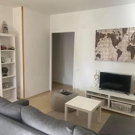 Apartamento Amplio Con Terraza Y Piscina