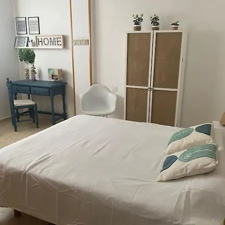 Amplio Con Terraza Y Piscina
